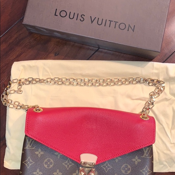 Louis Vuitton Crossbody - Picture 8 of 8